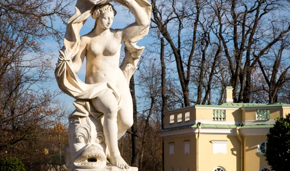 Царскосельские статуи начали получать «зимнюю одежду» - tvspb.ru