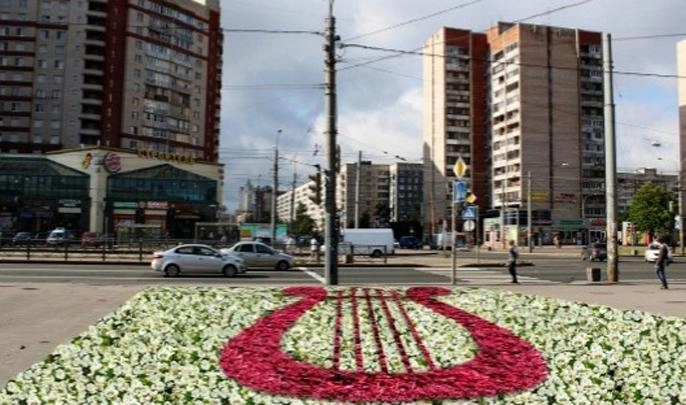 Театр станет главной темой петербургских цветочных клумб в 2019 году - tvspb.ru