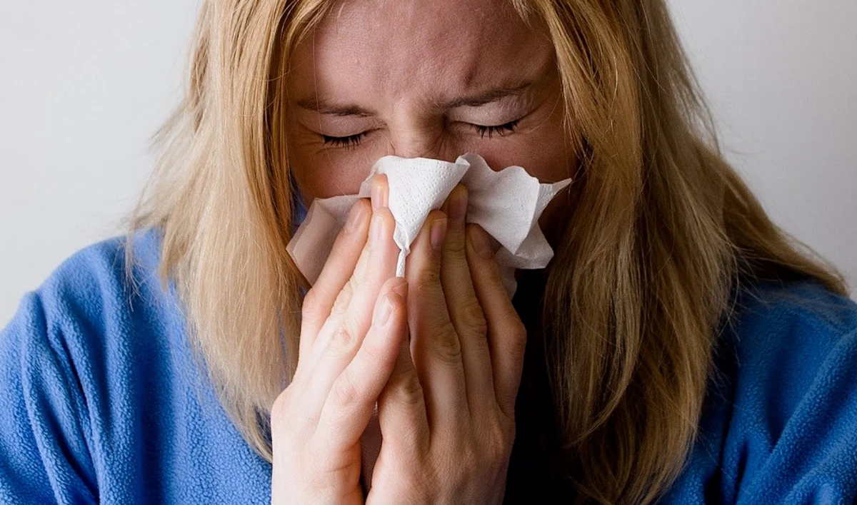 Инфекционист рассказал, чем опасен COVID в сезон аллергии - tvspb.ru