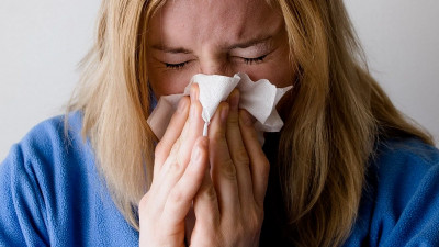 Инфекционист рассказал, чем опасен COVID в сезон аллергии