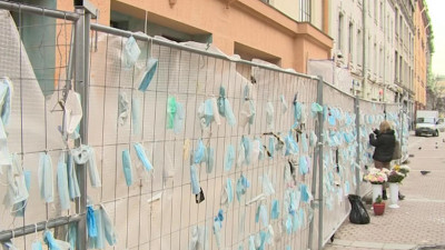 Народный мемориал врачам и медсестрам, погибшим от COVID, перенесли с Малой Садовой в музей политической истории