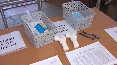 Петербургские выпускники сдают ЕГЭ по химии и обществознанию