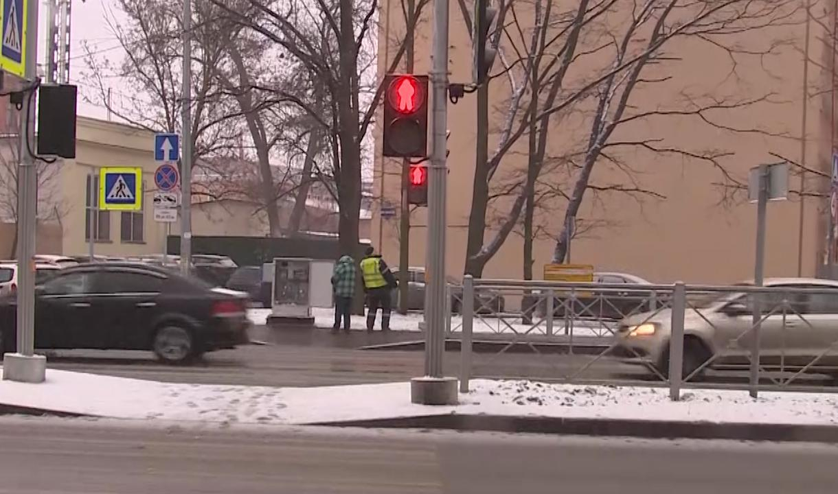 Пр ставить. Московский проспект светофоры. Пешеходный переход у галереи на Лиговском проспекте. Новые светофоры в Санкт-Петербурге 2020. Светофор в Питере для пешеходов с голосом.