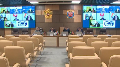 Экономическое и гуманитарное сотрудничество обсуждают в Петербурге участники форума БРИКС