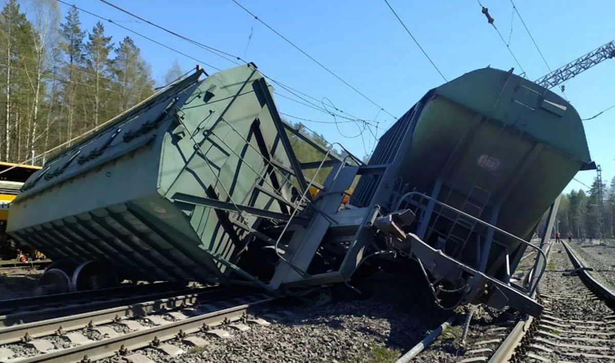 В Карелии с рельсов сошли 19 вагонов грузового поезда | Телеканал  Санкт-Петербург