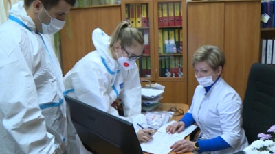 В праздничные дни в Петербурге не прекращалась выдача бесплатных лекарств пациентам с коронавирусом