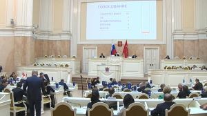 Более десятка вопросов обсуждают петербургские депутаты