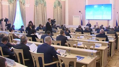 В Таврическом дворце обсуждают реализацию нацпроекта «Образование»