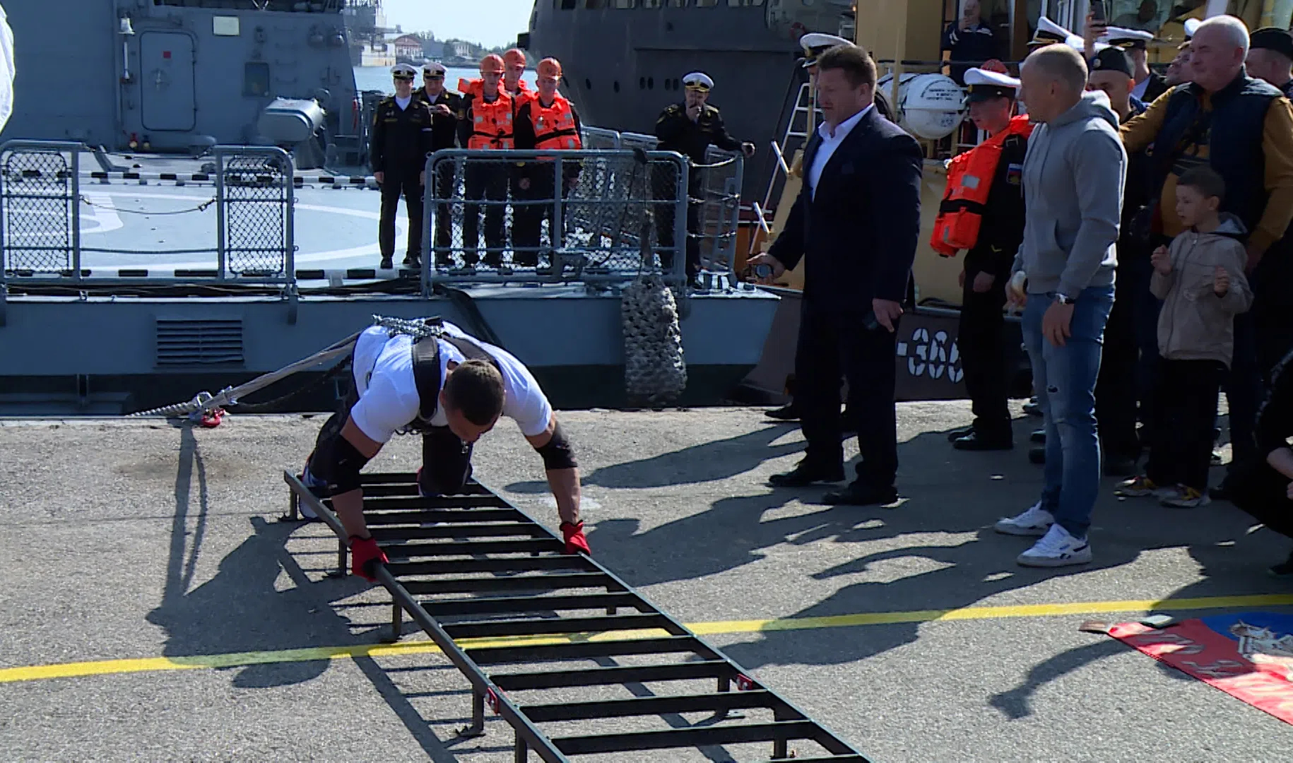 Спортсмены петербурга. Силовой экстрим Москва президент. Рекорд гинеса силач фрик. Выступление вчера силачей в Киселевске силовой экстрим за 28 .08 2022 год. Калининград пляж рекорда Гинесса.