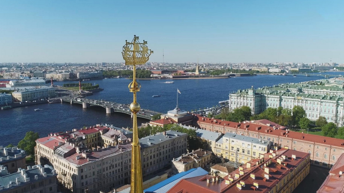 В петербурге живет. Каналы Санкт-Петербурга. Северная столица Санкт-Петербург с историей. Сколько лет Санкт-Петербург был столицей.