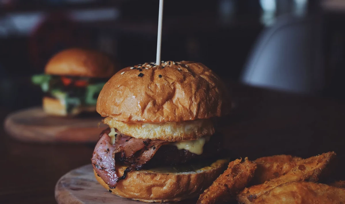 С начала пандемии в ТЦ Петербурга закрылись 93 кафе и ресторана - tvspb.ru