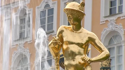 Петергоф в первые дни после снятия ограничений посетили более 30 тысяч человек