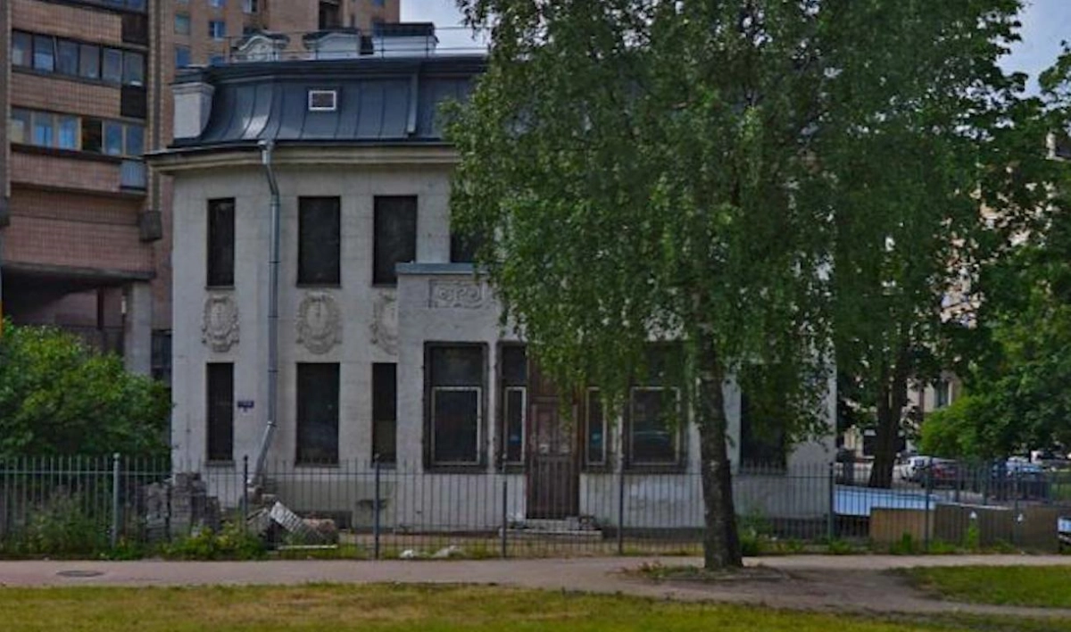 Собственник особняка Котлова самовольно установил в здании двери и балкон - tvspb.ru