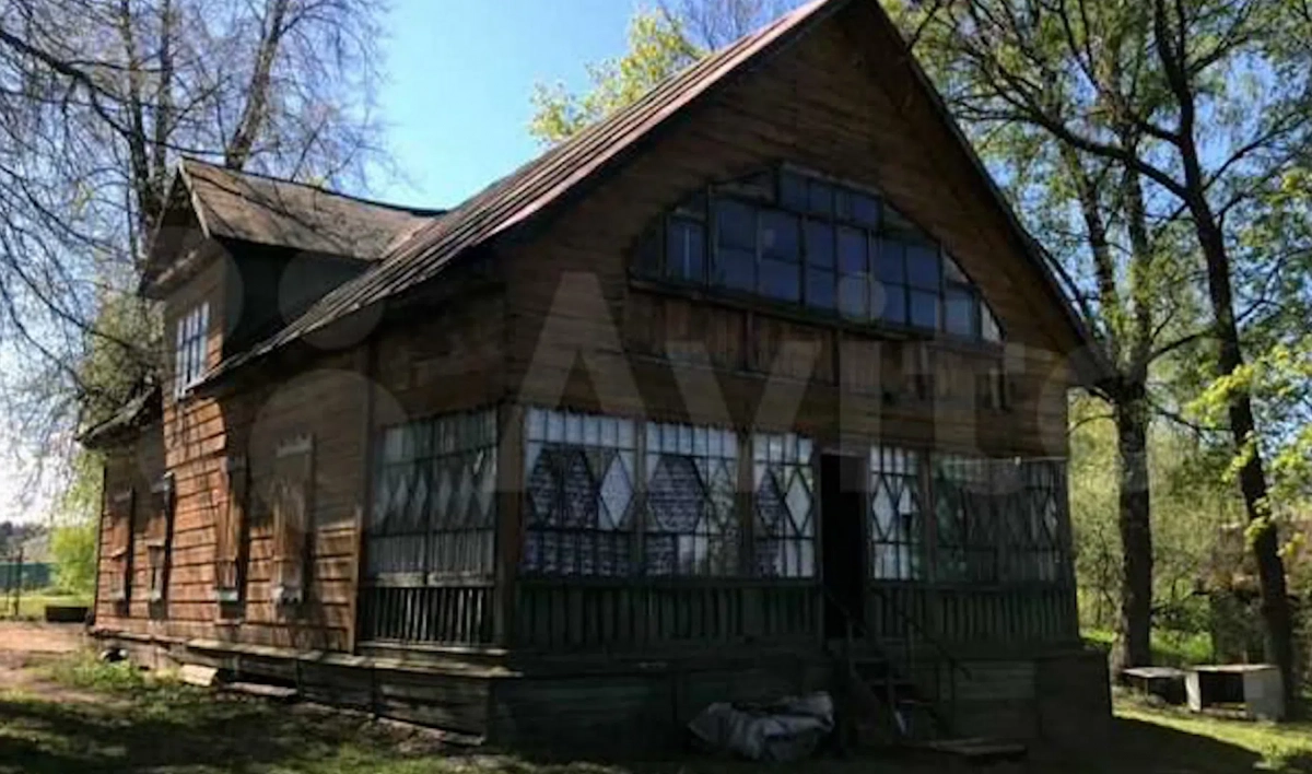 В Ломоносове за 4,5 млн рублей продают дом, построенный по проекту Воронихина - tvspb.ru