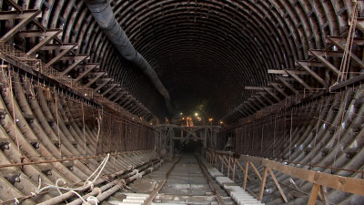 Осенью планируется завершить строительство зала новой станции метро «Юго-Западная»