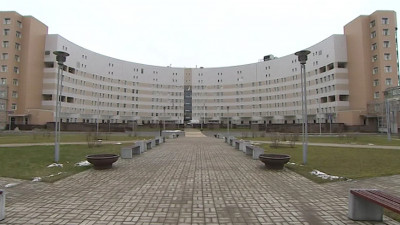 Больница имени Боткина принимает 60 пациентов с COVID в день