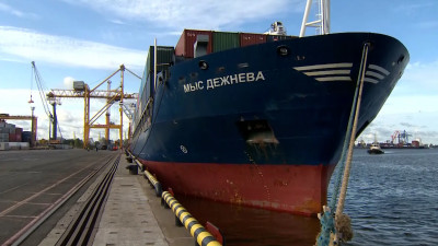 Из Петербурга в Антарктиду доставят модули станции «Восток», в Арктику — суперсовременную ледостойкую платформу