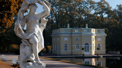 Ленобласть признает QR-коды импортных прививок от COVID при посещении музеев и театров