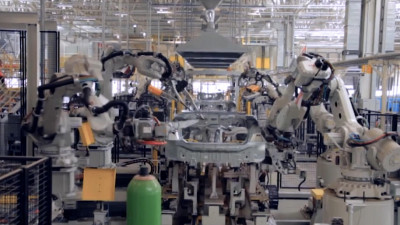 В Петербурге за год упал выпуск легковых машин, но выросло производство комплектующих