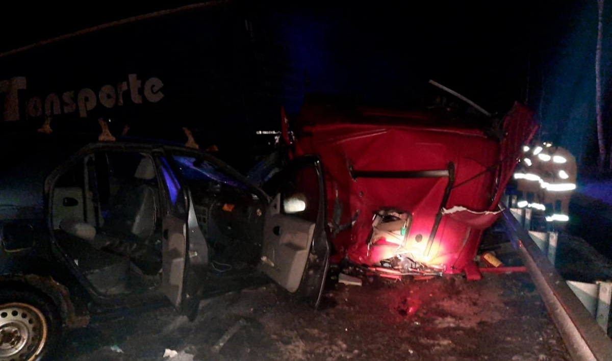 Две фуры и легковушка столкнулись на трассе «Сортавала», водители грузовиков погибли - tvspb.ru