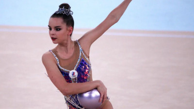 Дина Аверина завоевала серебряную медаль на олимпийских соревнованиях по художественной гимнастике