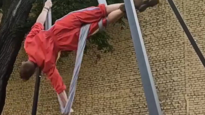 «Упсала-Цирк» дал бесплатное представление во дворе на Васильевском острове