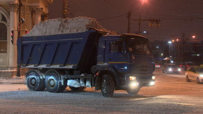 Как в Петербурге ликвидируют последствия обильного снегопада