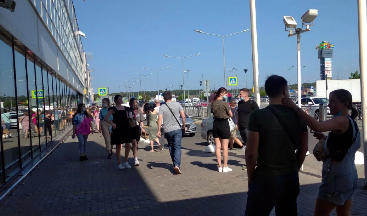 Посетителей ТК «Мега Дыбенко» эвакуировали - tvspb.ru