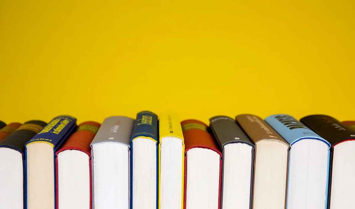 Через месяц в Петербурге назовут «Книжных червей» года - tvspb.ru