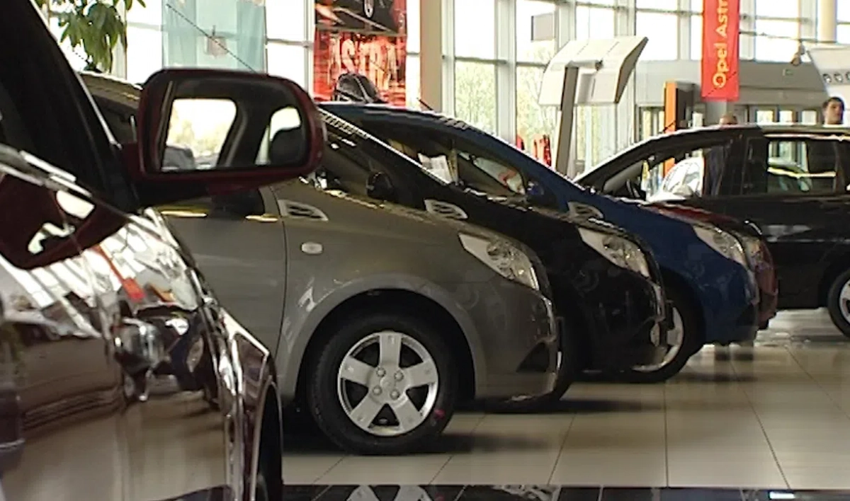Снижением продаж на 5% завершился прошлый год для автодилеров Петербурга - tvspb.ru