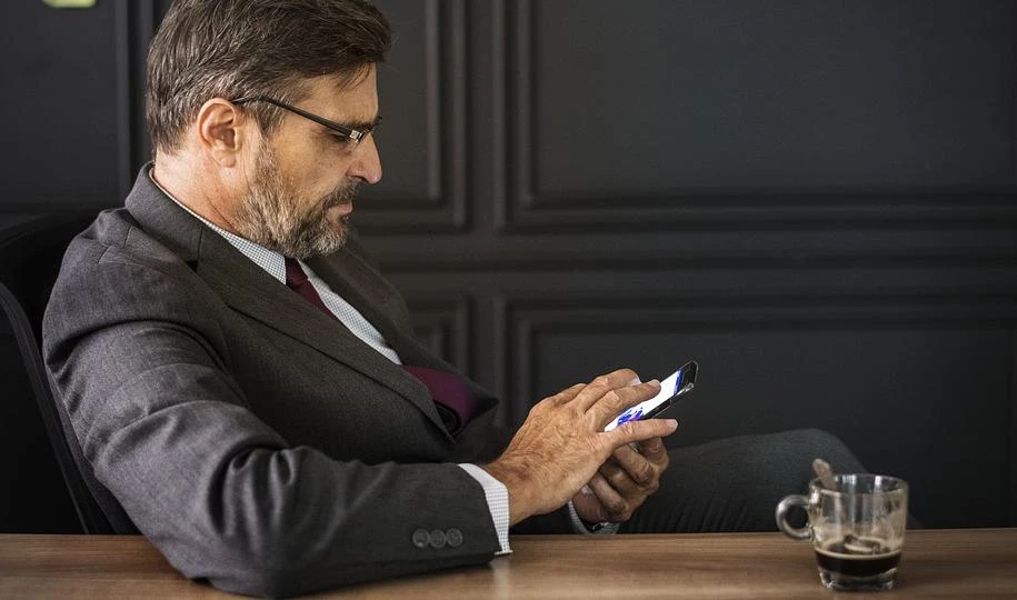 «Ростех» выпустил телефон с защитой от прослушки - tvspb.ru