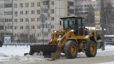 Еще более 200 спецмашин получит Петербург для зимней уборки дворов