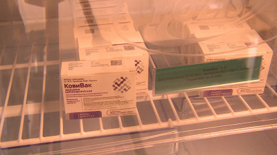 С четверга все прививочные пункты Петербурга начнут использовать «КовиВак»