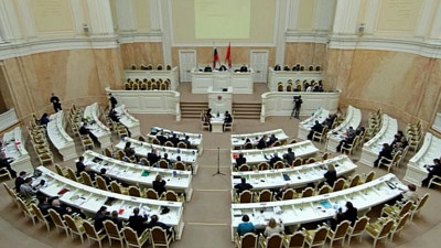 Депутаты определились с лидерами парламентских партий в Заксобрании Петербурга