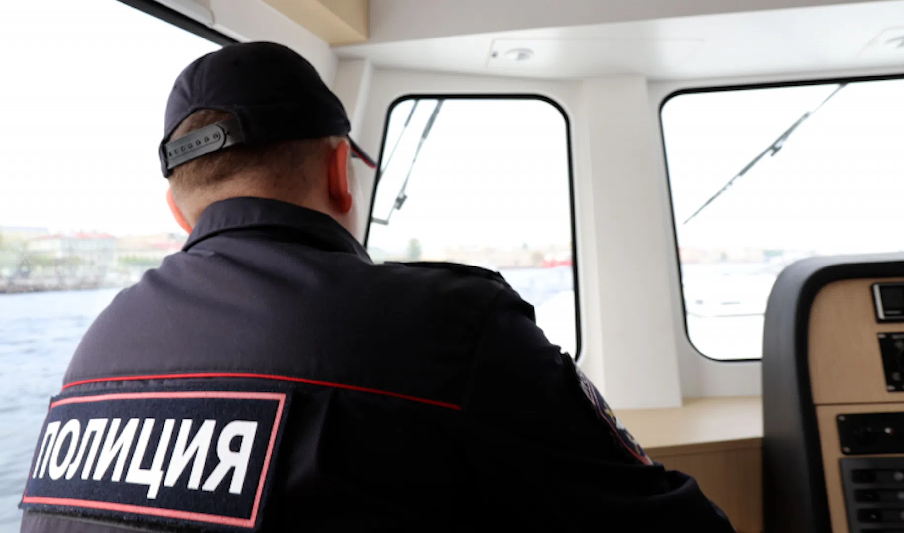 В Петербурге сотрудники водной полиции задержали пьяного капитана катера