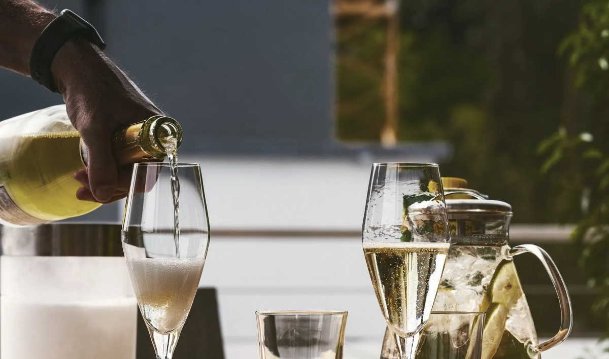 День памяти мироносицы Марии Магдалины и День шампанского. Что отмечают 4 августа - tvspb.ru