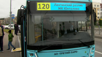 Перевозчика на новом социальном маршруте в Юнтолово обязали следить за состоянием автобусов