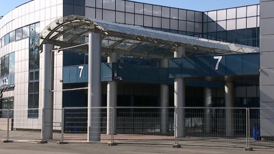 «Газпром» передал Петербургу защитные костюмы для врачей и дополнительные площади под госпиталь в «Ленэкспо»