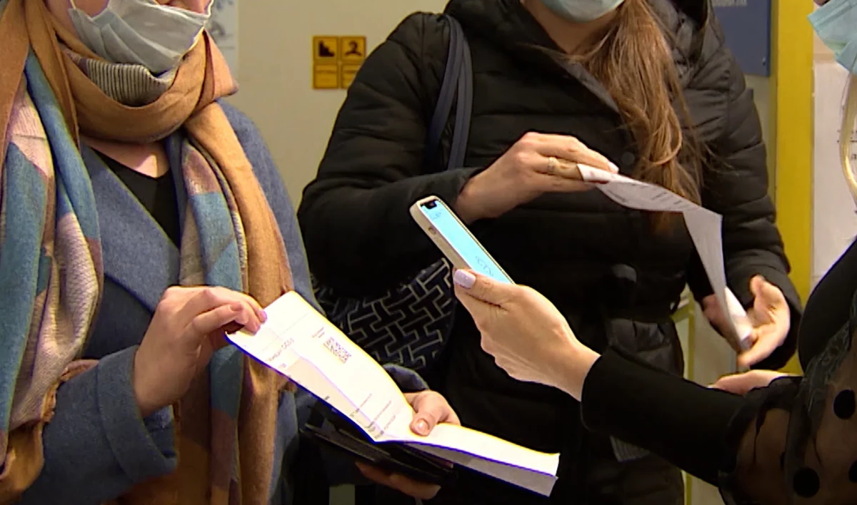 В Роспотребнадзоре выступили против выдачи QR-кодов неофициально переболевшим - tvspb.ru