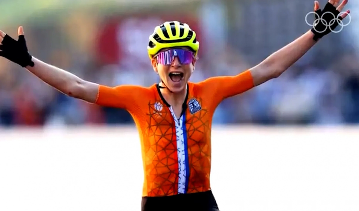 Голландская велогонщица на Олимпиаде по ошибке порадовалась победе, но гонку выиграла другая спортсменка - tvspb.ru