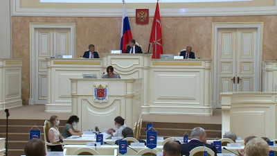 В Петербурге одобрили продление чрезвычайных полномочий Смольного