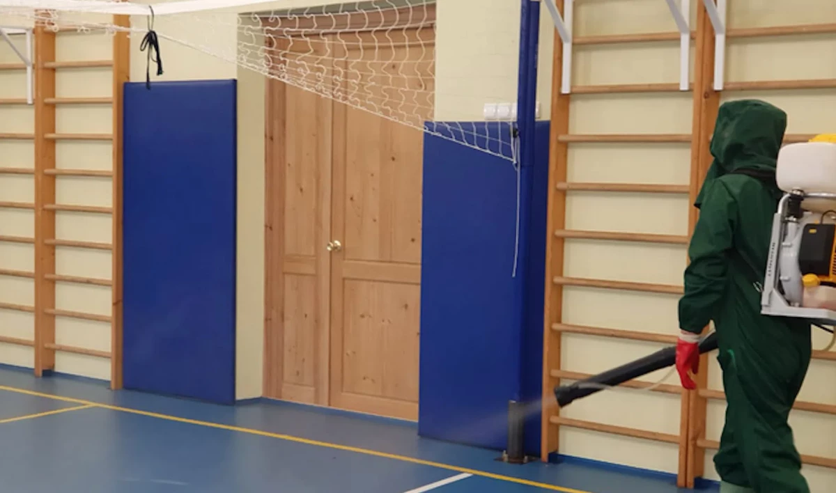 В Ленобласти специалисты госветслужбы обрабатывают общественные пространства - tvspb.ru