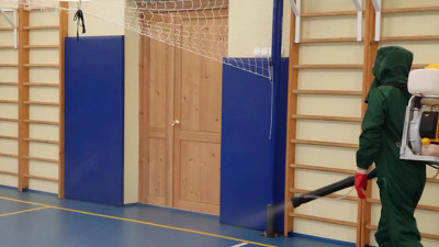 В Ленобласти специалисты госветслужбы обрабатывают общественные пространства