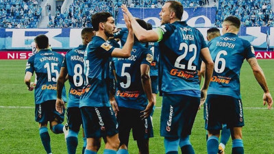 Полузащитники «Зенита» Магомед Оздоев и Андрей Мостовой отмечают дни рождения