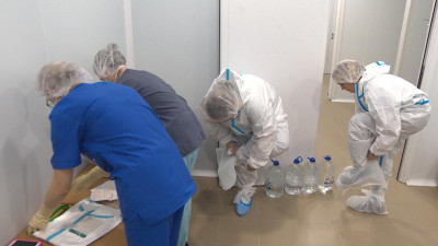 Пациентам «Ленэкспо» помогают волонтеры