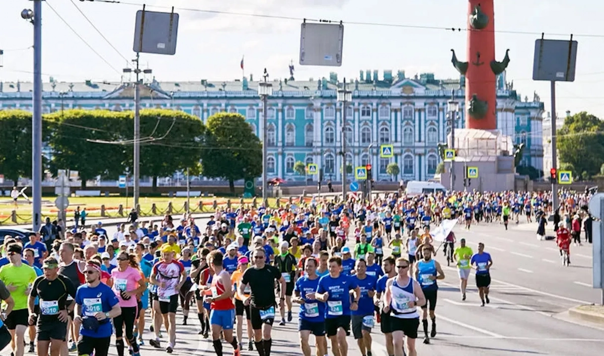 Белые ночи 2023 санкт петербург. Марафон белые ночи 2022. Полумарафон Санкт-Петербург 2022. Забег белые ночи в Санкт-Петербурге 2022. Полумарафон СПБ 2022.