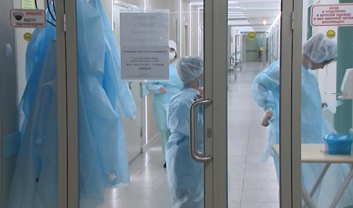 В Госдуме предложили награждать врачей, которые работают с больными коронавирусом