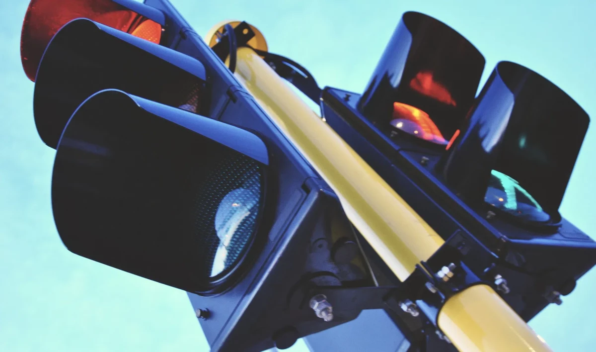 На трассе А-181 «Скандинавия» установили два временных светофора - tvspb.ru