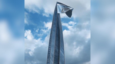 «Зенит» «одел» Петербург в цвета клуба в честь «Золотого дубля»