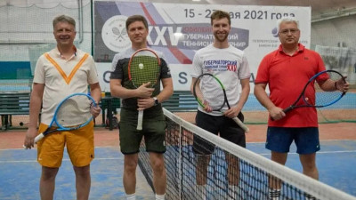 Вице-губернаторы Петербурга Олег Эргашев и Максим Соколов сыграли в теннис